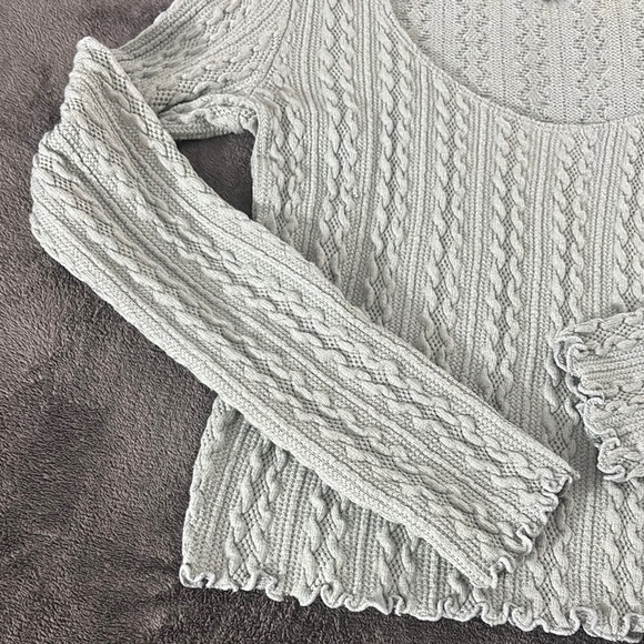Forever 21 Knit Top Long Sleeve Cable Knit Ruffle Trim Gray Size M - Picture 4 of 5